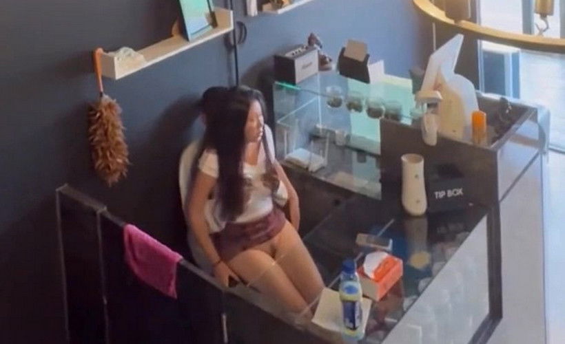 Clip: Đang lén lút chịch quầy thu ngân thì khách vào em phải rút ra vội - Clip Hot Việt