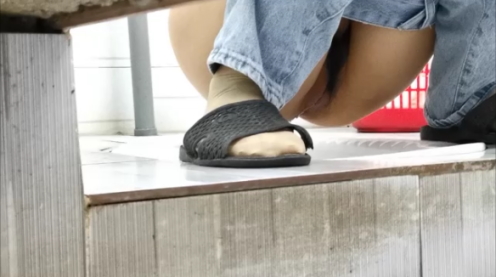 Quay lén toilet trường học. - Clip Hot Việt