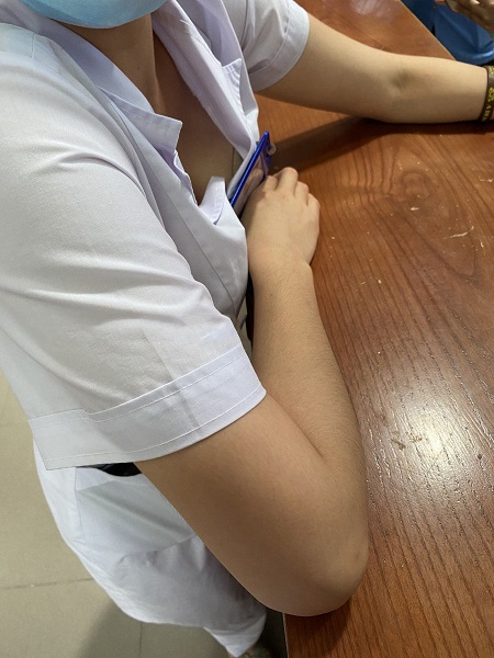 Rau xanh chào hàng với các dâm thủ. - Clip Hot Việt